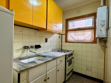Venta departamento dos ambientes luminoso centro