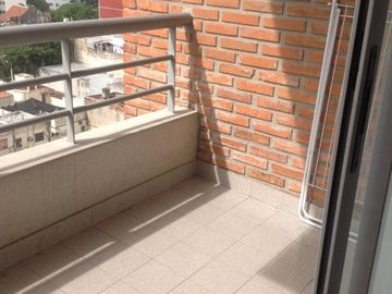 VENTA 2 AMB. CON COCHERA Y BAULERA