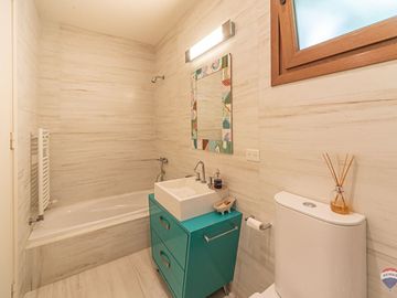 Venta casa 7 amb en Parque Leloir pileta cocheras