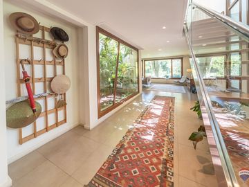 Venta casa 7 amb en Parque Leloir pileta cocheras