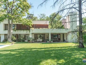 Venta casa 7 amb en Parque Leloir pileta cocheras