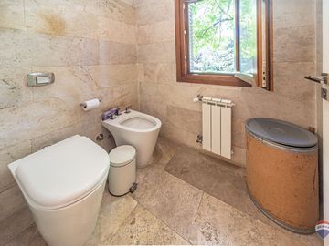 Venta casa 7 amb en Parque Leloir pileta cocheras