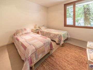 Venta casa 7 amb en Parque Leloir pileta cocheras