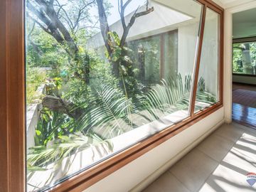 Venta casa 7 amb en Parque Leloir pileta cocheras