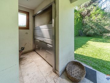 Venta casa 7 amb en Parque Leloir pileta cocheras