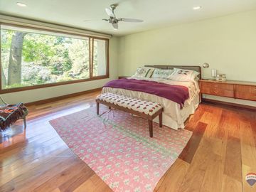 Venta casa 7 amb en Parque Leloir pileta cocheras