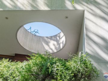 Venta casa 7 amb en Parque Leloir pileta cocheras