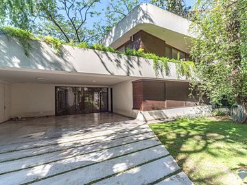 Venta casa 7 amb en Parque Leloir pileta cocheras