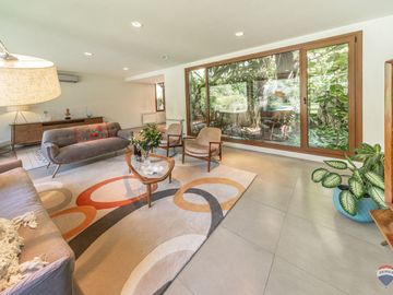 Venta casa 7 amb en Parque Leloir pileta cocheras