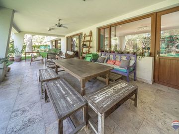 Venta casa 7 amb en Parque Leloir pileta cocheras