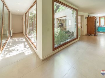 Venta casa 7 amb en Parque Leloir pileta cocheras