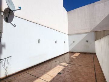 DEPARTAMENTO EN VENTA FLORESTA  PATIO Y PARRILLA