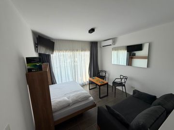 MONOAMBIENTE AMOBLADO CON BALCON VILLA LURO