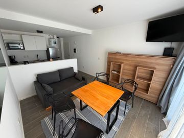 MONOAMBIENTE AMOBLADO CON BALCON VILLA LURO