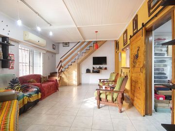 CASA EN VENTA LOTE PROPIO EXCELENTE ESTADO