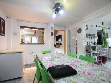 CASA EN VENTA LOTE PROPIO EXCELENTE ESTADO