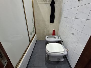 CASA EN VENTA LOTE PROPIO EXCELENTE ESTADO