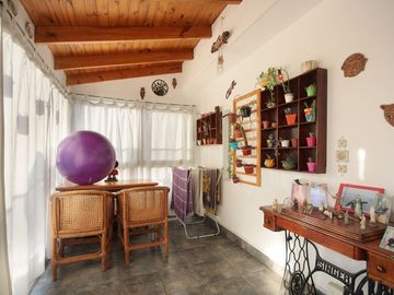 CASA EN VENTA LOTE PROPIO EXCELENTE ESTADO