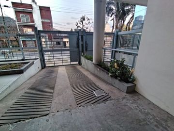 ALQUILER COCHERA DOBLE CUBIERTA  MORON CENTRO