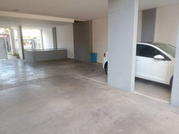 ALQUILER COCHERA DOBLE CUBIERTA  MORON CENTRO