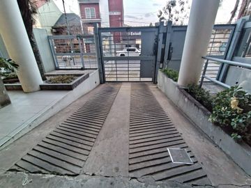 ALQUILER COCHERA DOBLE CUBIERTA  MORON CENTRO