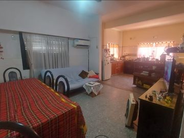 VENTA PH 3 AMBIENTES AL FRENTE CASTELAR