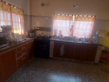 VENTA PH 3 AMBIENTES AL FRENTE CASTELAR