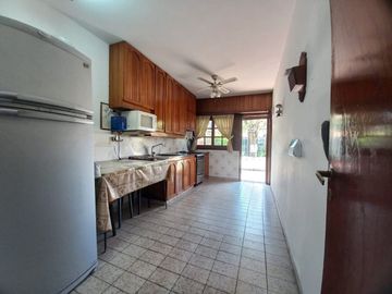 Venta casa 5 amb, jardín, cochera parrilla Olivos