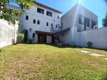 Venta casa 5 amb, jardín, cochera parrilla Olivos