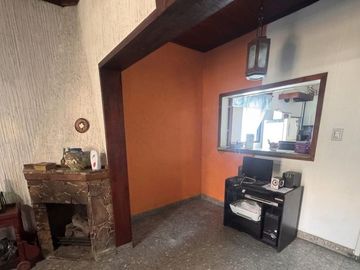 CASA VENTA 3 AMB COCHERA GRAN LOTE + DEPTO 3 AMB