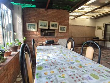 CASA VENTA 3 AMB COCHERA GRAN LOTE + DEPTO 3 AMB