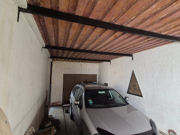 CASA VENTA 3 AMB COCHERA GRAN LOTE + DEPTO 3 AMB