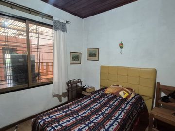 CASA VENTA 3 AMB COCHERA GRAN LOTE + DEPTO 3 AMB
