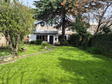 CASA VENTA 3 AMB COCHERA GRAN LOTE + DEPTO 3 AMB