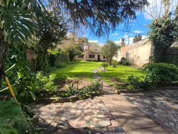 CASA VENTA 3 AMB COCHERA GRAN LOTE + DEPTO 3 AMB