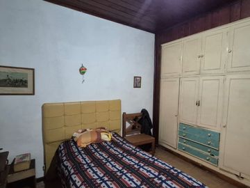 CASA VENTA 3 AMB COCHERA GRAN LOTE + DEPTO 3 AMB