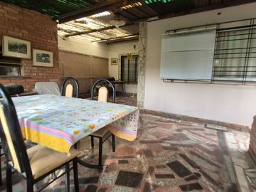 CASA VENTA 3 AMB COCHERA GRAN LOTE + DEPTO 3 AMB