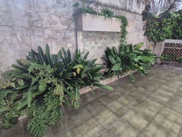 CASA VENTA 3 AMB COCHERA GRAN LOTE + DEPTO 3 AMB