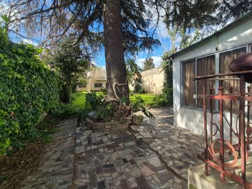 CASA VENTA 3 AMB COCHERA GRAN LOTE + DEPTO 3 AMB