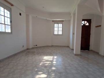 TRIPEX 5 AMBIENTES. LANUS OESTE