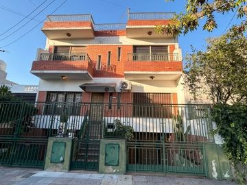 AMPLIO PH EN LANUS OESTE CON TERRAZA