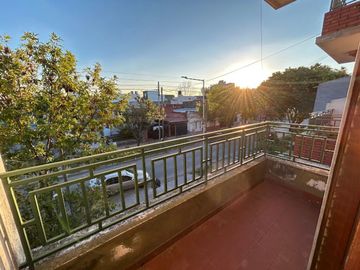 AMPLIO PH EN LANUS OESTE CON TERRAZA
