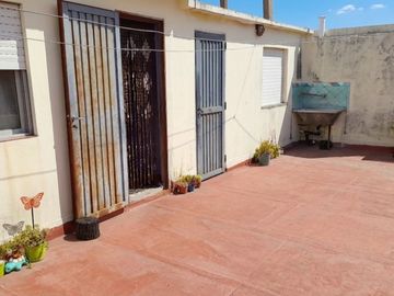 VENTA EN BLOCK CASA Y LOCALES 