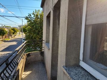 VENTA EN BLOCK CASA Y LOCALES 
