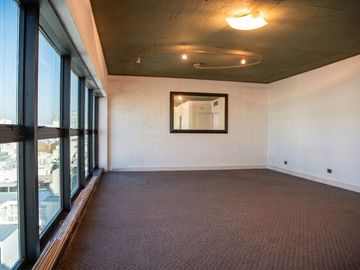 Venta Oficina Piso 12 Único Balcón y Cochera Nuñez