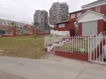 CASA EN LOS CLARINES / CONDOMINIO CERRADO
