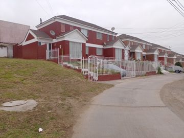 CASA EN LOS CLARINES / CONDOMINIO CERRADO