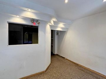 AMPLIO GALPÓN EN ALQUILER