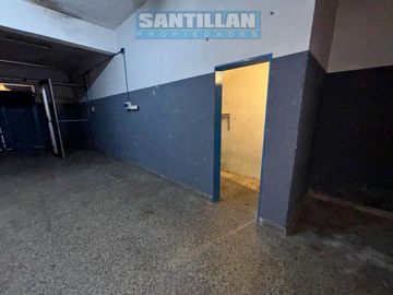 AMPLIO GALPÓN EN ALQUILER