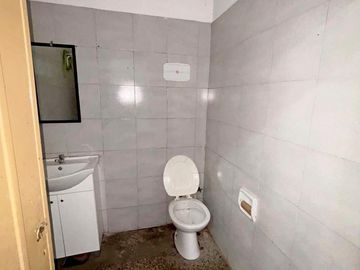 AMPLIO GALPÓN EN ALQUILER
